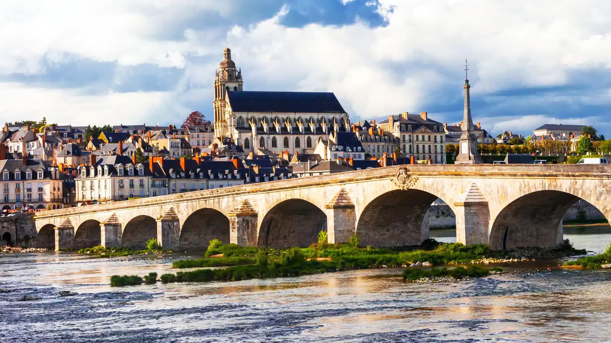 Découvrez Amboise avec une dégustation de vin aux Caves Ambacia foto 3